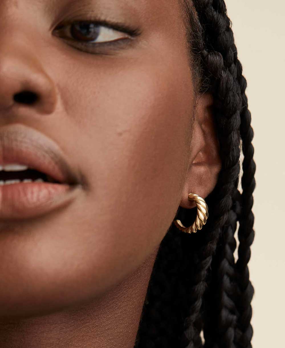 Boucles d’oreilles créoles torsadées dorées