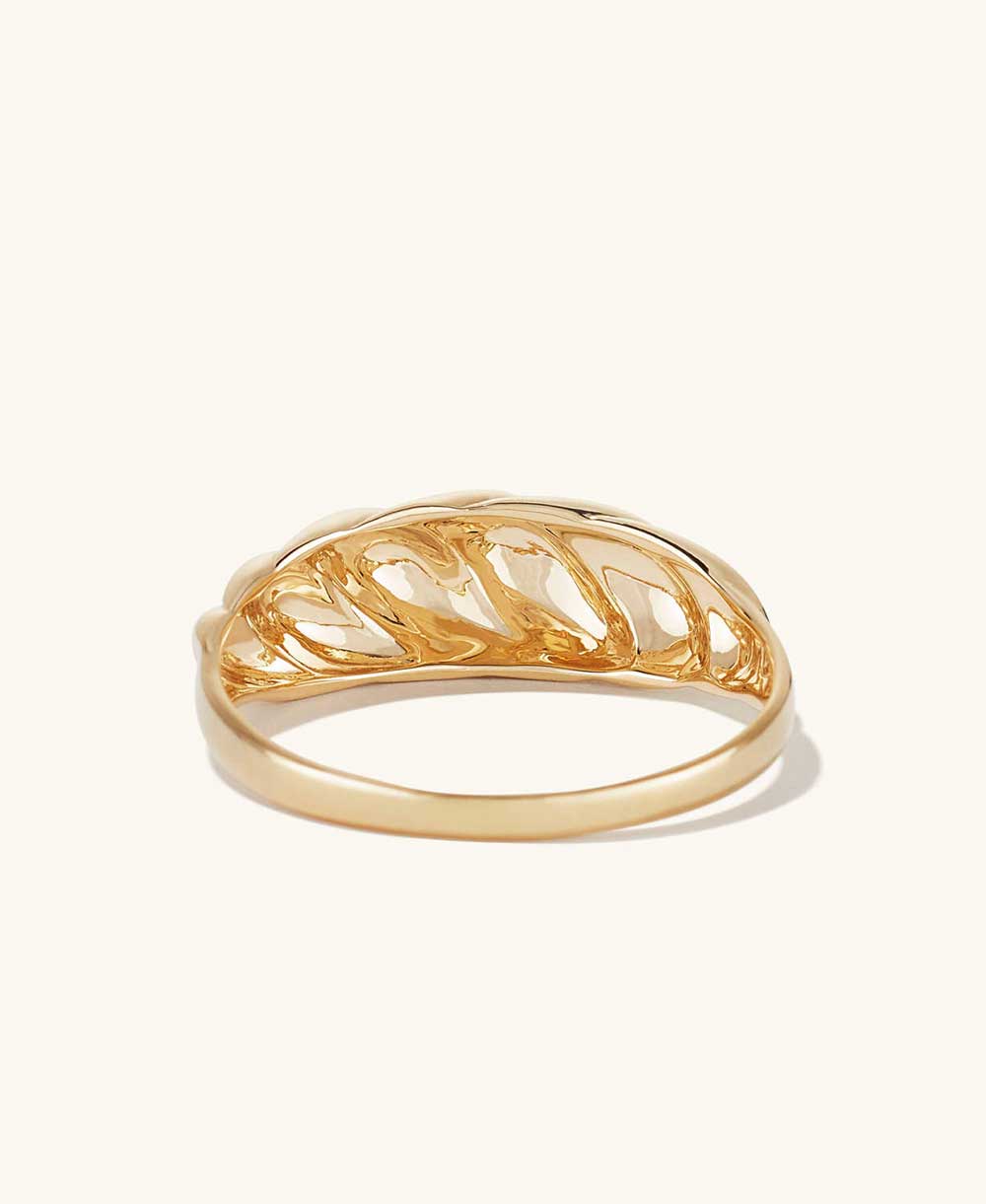 Bague dorée torsadée élégance